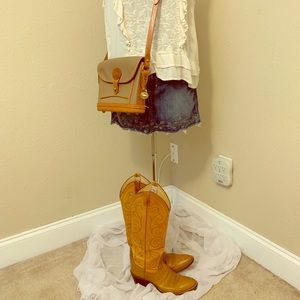 ✨Tan Ostrich skin leather cowboy boots, size 6. ✨